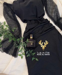 روز المها - فستان اسود لمعه كم طويل