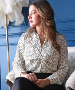 أوبرا فاشن - بلوزة اكمام طويله بنقش رسومات قماش ستان حرير