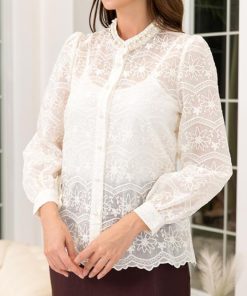 افورا  - بلوزة باللؤلؤ في الحلق