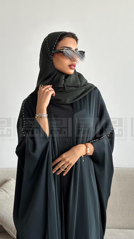 دار امتنان - عباية حرير زيتية بالكريستال مع طرحة مزينة بالكريستال بقماش صيفي- 1424 - Image 4