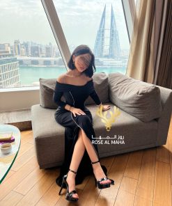 روز المها - فستان أسود طويل اوف شولدر