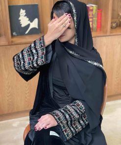 عزة المتميزة - عباية مخمل تطريز ذهبي