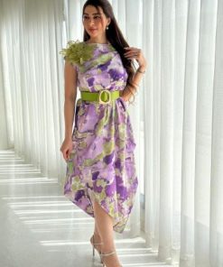 أوبرا فاشن - فستان قماش حرير منقش ومزين بوردة بالكتف مع حزام