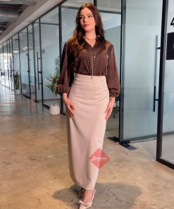 بلوزة أنيقة بياقة V بأكمام طويلة