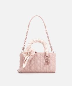 الفي - شنطة نسائية بجلد بارز بلون وردي