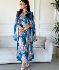 أوبرا فاشن - فستان منقش بدرجات السماوي باكمام طويلة وواسعة ومفتوحة