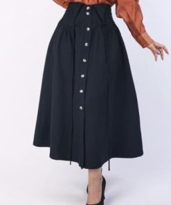 أوبرا فاشن - تنورة مدرسي قماش كريب لون اسود بأزرار قصة واسعة