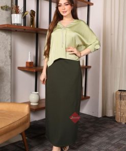 Alternative view of بلوزة سادة ستايل اكمام طويلة مع سلسال لؤلؤ