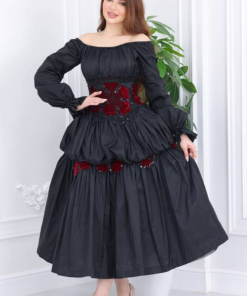 تريجر آيلاند - فستان اسود مثير بطبقات كلاسيكية بالاسفل وقصة صدر واسعة واكمام