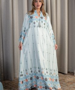 لورا فاشن - جلابية ناعمة مطرزة بنقوش تراثية بلون سماوي