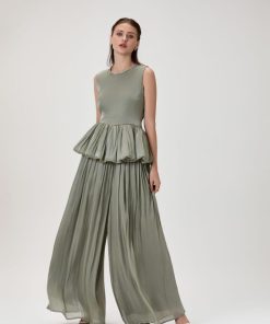 افورا  - طقم بتفاصيل مميزة