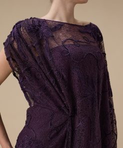 Alternative view of اكتان - فستان موف دانتيل واسع بقصة كاب