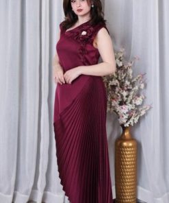 أوبرا فاشن - فستان كت قماش كريب قصة بيليسية بالجنب مزين بالكتف بورود ثلاثية الابعاد