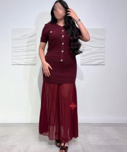 Alternative view of طقم بليزر و تنورة بخامة التل الناعمة بكسرات