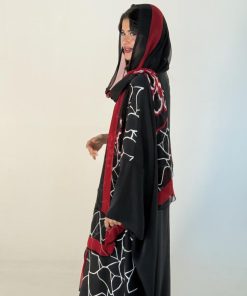 عزة المتميزة - عباية الحرير الأسود ٥