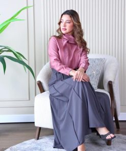 Alternative view of أوبرا فاشن - بلوزة لون زهري قماش كتان بقصه مختلف من العنق على شكل فيونكه واسكارف