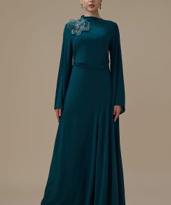 اكتان - فستان طويل اخضر فاتح بتفصيل زهرة أنيق