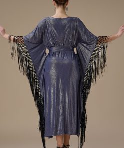 Alternative view of اكتان - جلابية طويلة لامعة بتصميم واسع مع شرّابات