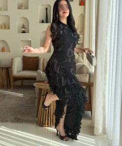 Alternative view of أوبرا فاشن - فستان سهرة أسود أنيق بتطريز وكشكش ناعم