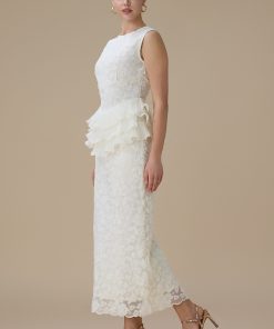 Alternative view of اكتان - فستان أبيض طويل بتطريز دانتيل