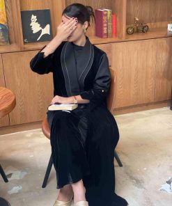 عزة المتميزة - عباية قطيفة بياقة