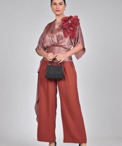 أوبرا فاشن - طقم طوبي بنطلون وبلوزة مزينة بوردة