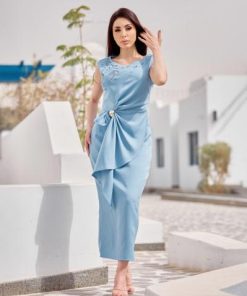 أوبرا فاشن - فستان أنيق مزين بورود على الصدر مع شك راقٍ