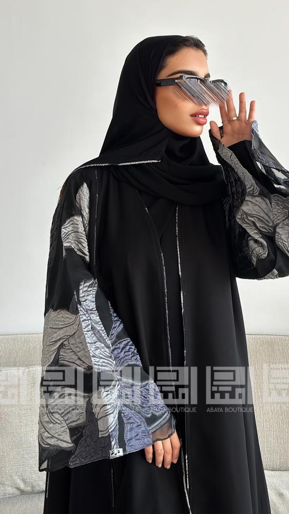 دار امتنان - عباية سوداء باردة كلوش بأكمام من الجاكار الرمادي والكحلي- 1480 - Image 7