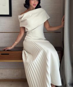 اكتان - فستان ماكسي بكسرات جانبية لون سكري