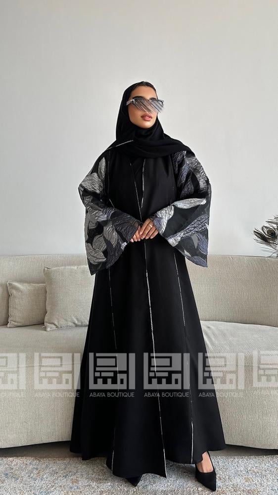 دار امتنان - عباية سوداء باردة كلوش بأكمام من الجاكار الرمادي والكحلي- 1480 - Image 5