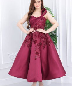 تريجر آيلاند - فستان سهرة عنابي قصة صدر فخمة المزين بالورود والتطريز اليدوي