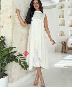 بينوش - فستان ناعم بيج قطعتين ياقة كريستال