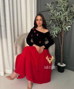 روز المها - فستان اسود واحمر كم طويل