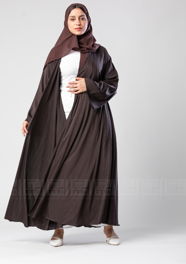 دار امتنان - عباية كلوش صيفية بقماش حراير بني مخطط بتصميم A LINE أنيق- 1320 - Image 3