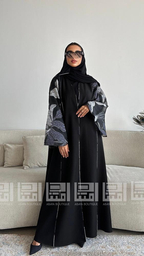 دار امتنان - عباية سوداء باردة كلوش بأكمام من الجاكار الرمادي والكحلي- 1480 - Image 8