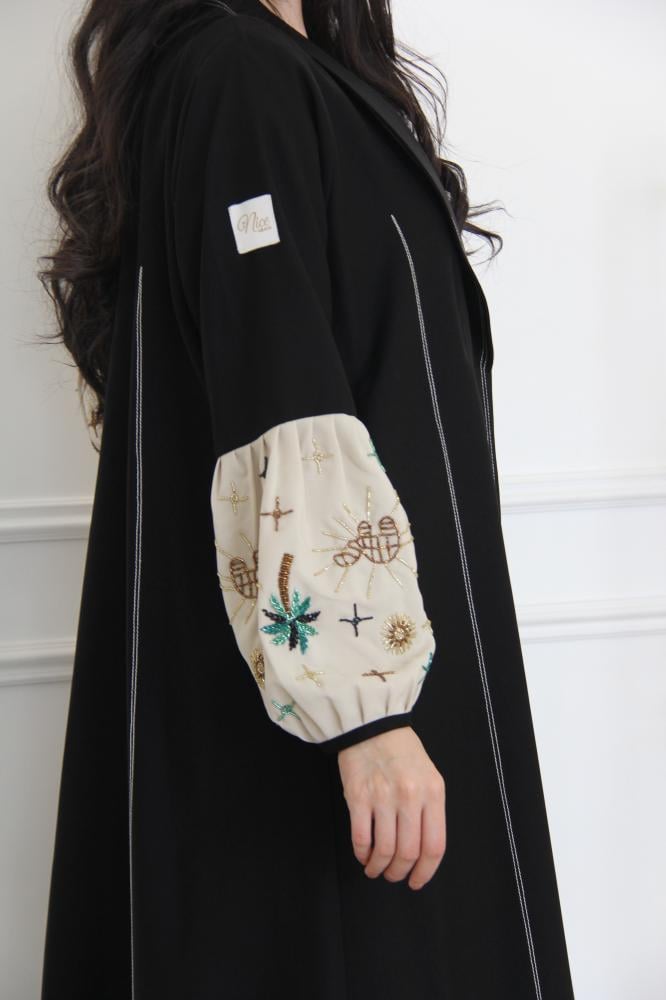 عباية بقماش لمار بقصة ياقه و بوف بالكم بلون بيج مع شك يدوي - Image 3