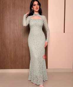 بينوش - فستان ناعم من الدانتيل فاخر بفتحة راقية