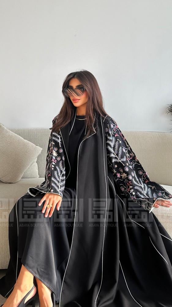 دار امتنان - عباية عيد سوداء مطرزة دبل كلوش بأكمام ملونة أنيقة- 1466 - Image 7