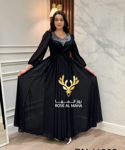 روز المها - فستان اسود ناعم