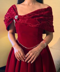 Alternative view of بينوش  - فستان ناعم ميد بقصه اوف شولدر مزينه بالإكسسوار ستايل كلوش