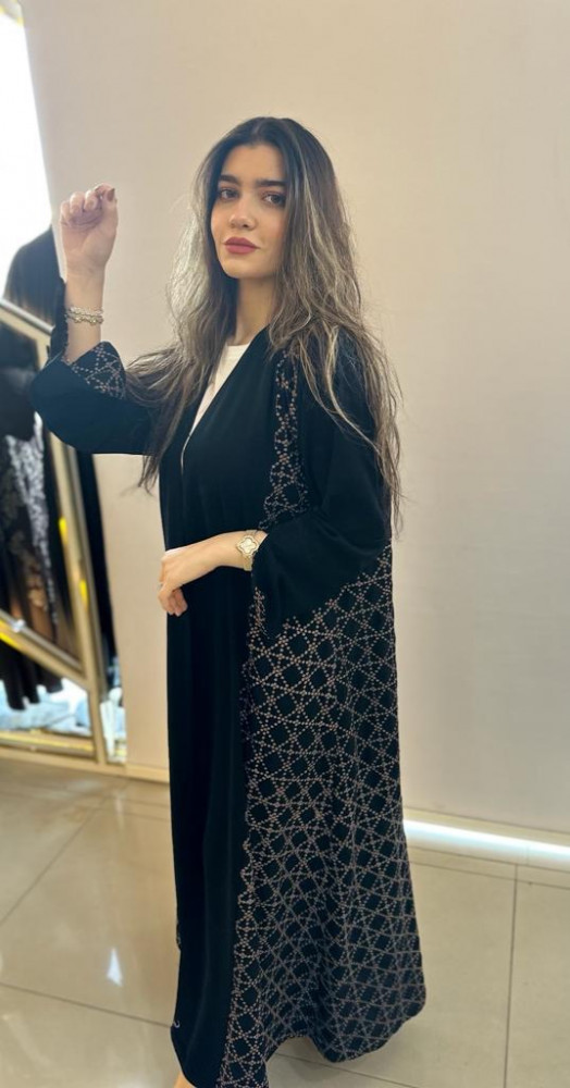 مارينا للعبايات - عباية لون اسود بتطريز بني - الصورة 2