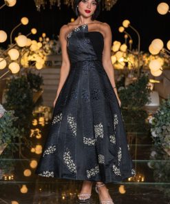 لورا فاشن - فستان سهرة أسود بنقش ذهبي بتصميم كتف واحد فاخر