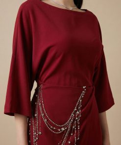 Alternative view of اكتان - فستان طويل مزين بالكريستال لون عنابي