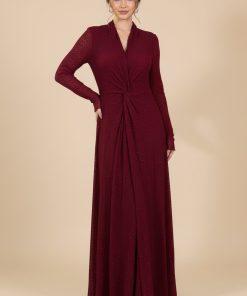اكتان - فستان احمر طويل بقصة ملتفة