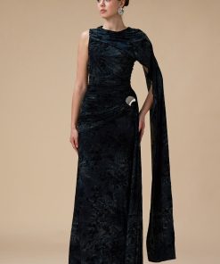 اكتان - فستان أسود طويل مخملي بكتف واحد