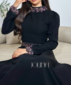 Alternative view of جولينا - طقم اسود باكمام مطرز بالورود