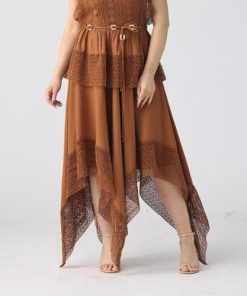أوبرا فاشن - تنورة لون بني مثلاثات قماش كريب مخرم اترتش