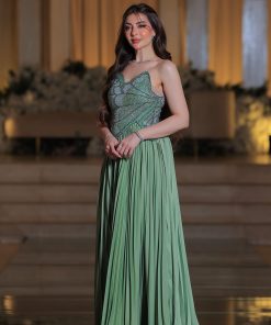 Alternative view of لورا فاشن - فستان سهرة أخضر زمردي مطرز بكريستالات لامعة وقصة صدر