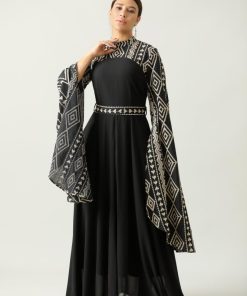 Alternative view of أوبرا فاشن - جلابية اسود طويله اكمام طويل نقشة على الصدر والاكمام