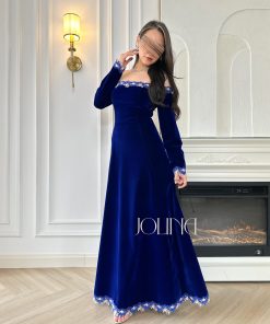 جولينا - فستان ازرق جوخ اوف شولدر بتطريز من الحواف